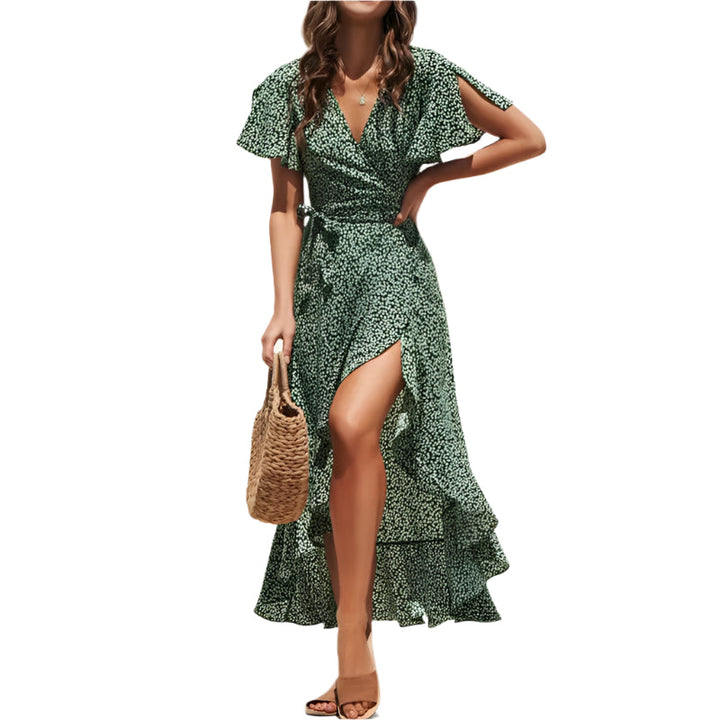 Dame boho chiffonkjole med blomstermønster, V-udskæring, flæsekanter og sideslids, perfekt til en sommerdag.