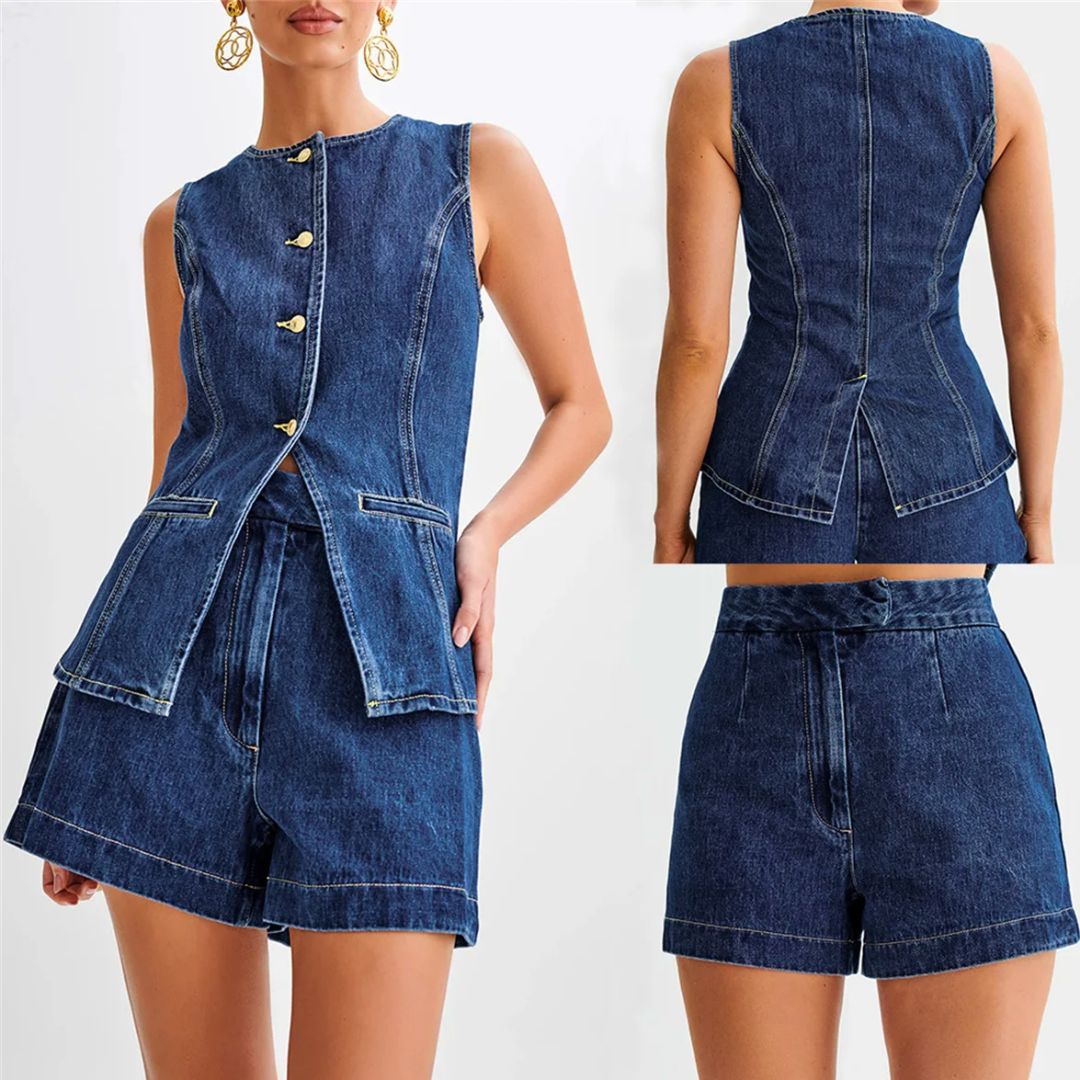 Dame denim-sæt: stropløs skjorte med gyldne knapper og højtaljede shorts, perfekt sommer-outfit, moderne og stilfuldt.