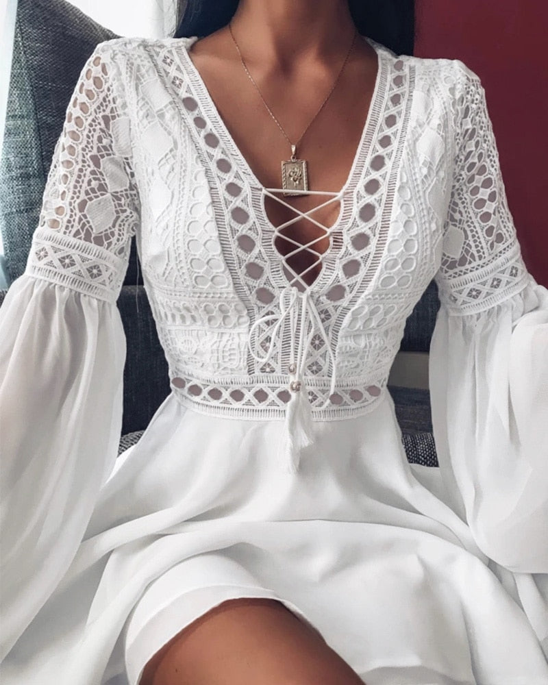 Dame elegant festkjole, feminin illusionsudskæring, smukt faldende, til specielle lejligheder
