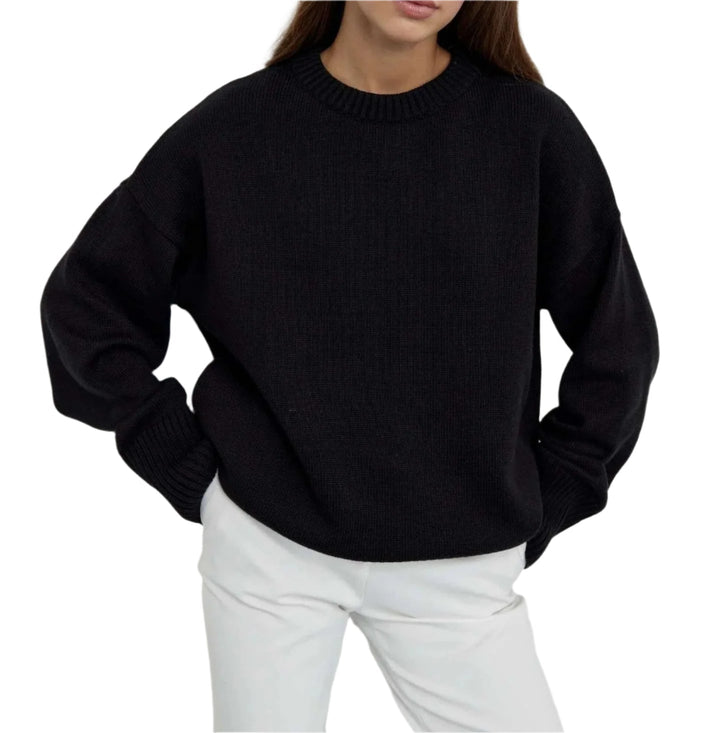 Dame elegant strikket sweater med rund hals, blødt materiale, klassisk og alsidigt tøj til kølige dage.