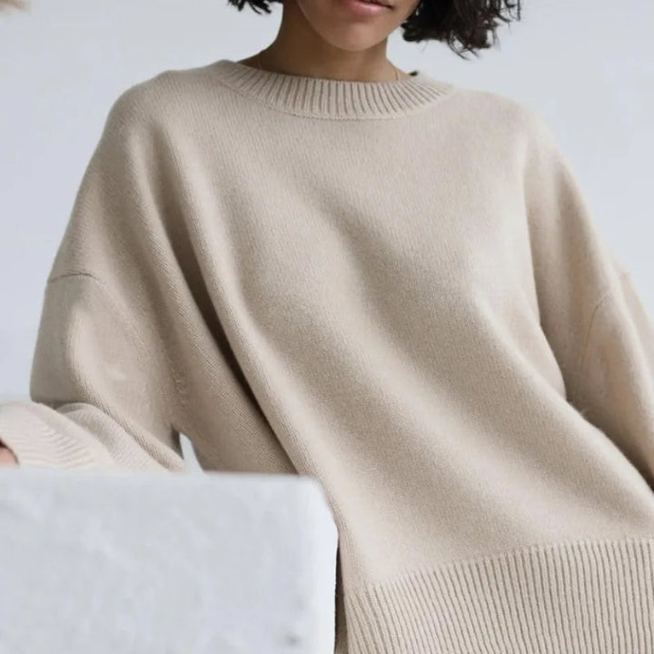 Dame elegant strikket sweater med rund hals, blødt materiale, klassisk og alsidigt tøj til kølige dage.
