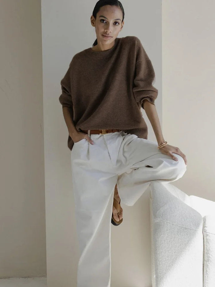 Dame elegant strikket sweater med rund hals, blødt materiale, klassisk og alsidigt tøj til kølige dage.