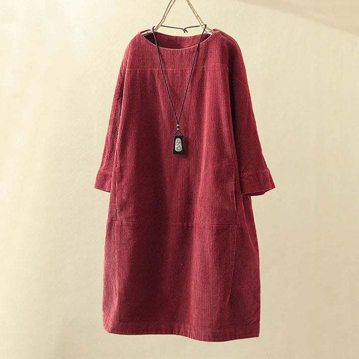 Elegant damekjole i manchet med lange ærmer i maxi længde, stilfuld faldende kant og tidløst design til festlige lejligheder.