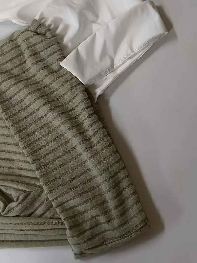Dame asymmetrisk T-shirt, moderne stil, unikt snit, tilføjer lagdeling.