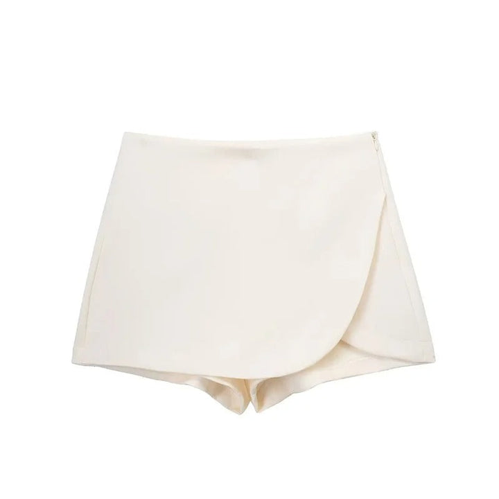 Dame asymmetrisk skort med høj talje og åndbarhed, der kombinerer shorts' praktiske anvendelighed og nederdelens elegance.