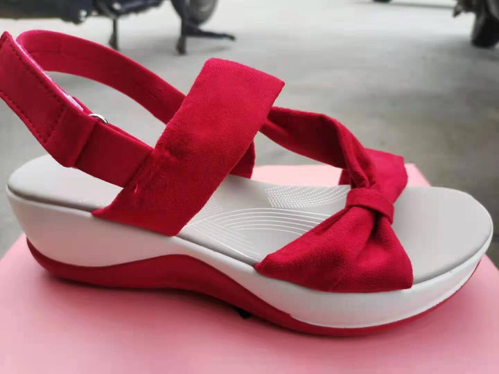 Naisten erittäin mukavat EVA-sandaalit: kevyet, ergonomiset, beige väri, liukumaton pohja, tyylikäs ja monikäyttöinen design.