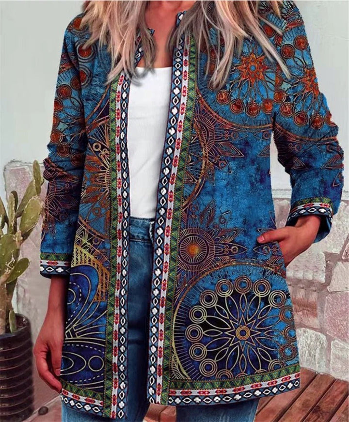 Dame etnisk lang cardigan, vintage-print, rund hals, sidelommer, blødt materiale, efterårsmode.