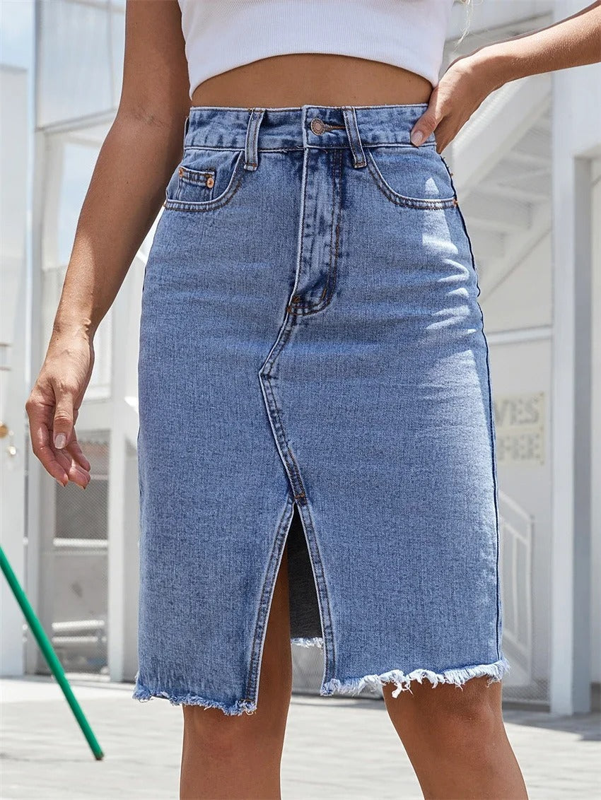 Dame denim midi-nederdel med frontslids, høj talje, slim-fit pasform og lommer, der går ned under knæet for et stilfuldt, moderne look.