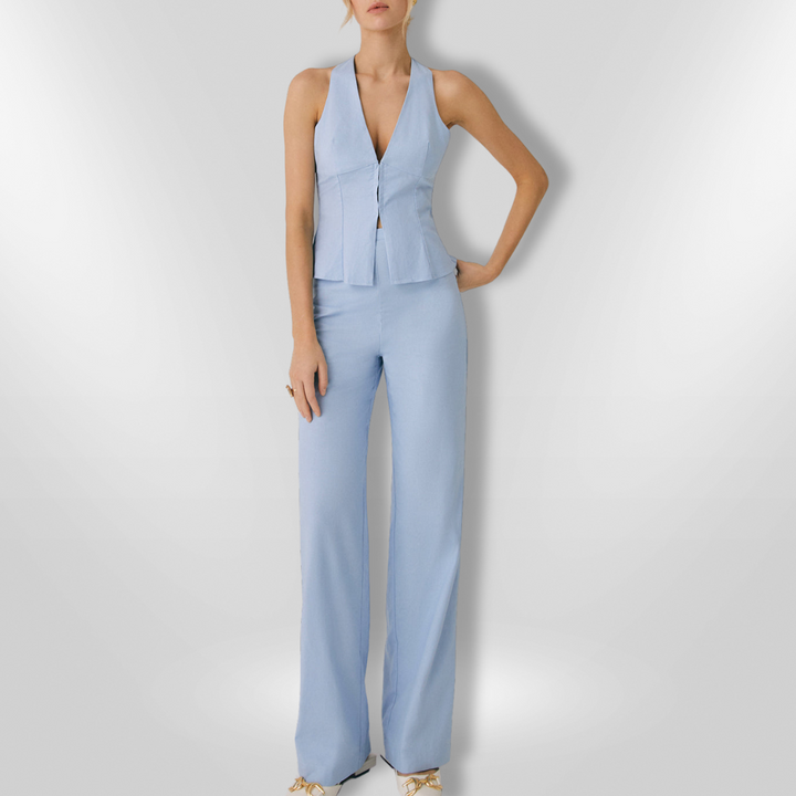 Dame halterneck-top og lige bukser, premium stof, stilfuldt snit, feminine former, elegant outfit.