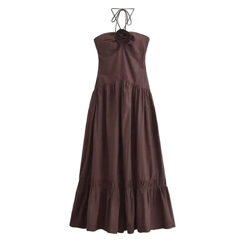 Dame elegant halterneck rørkjole, let stof, elegant snit, lang model, moderne minimalisme, street fashion inspiration.