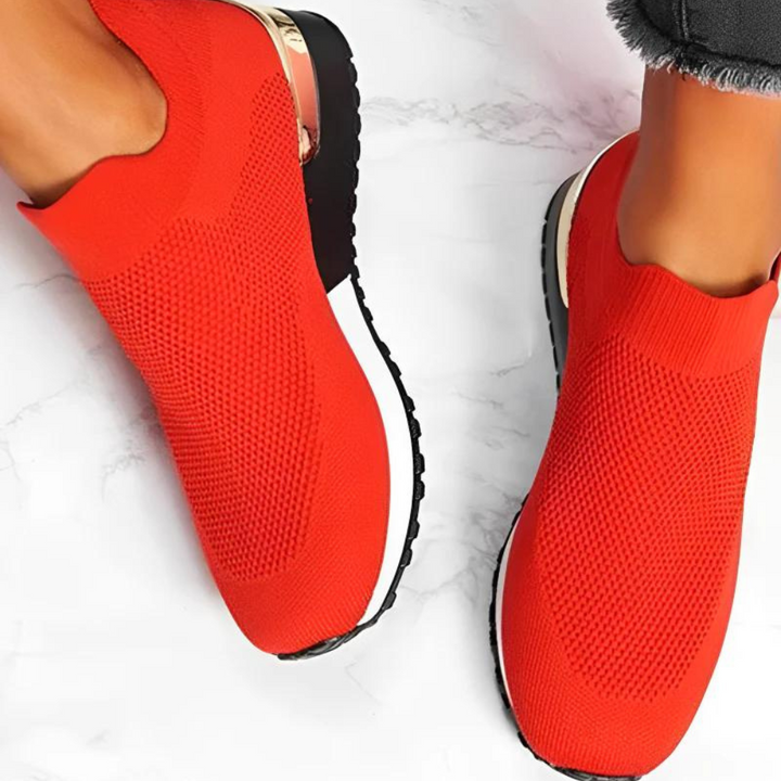 Dame åndbare slip-on sko, multifarvet design, minimalistisk og elegant udseende, behagelige til enhver lejlighed.
