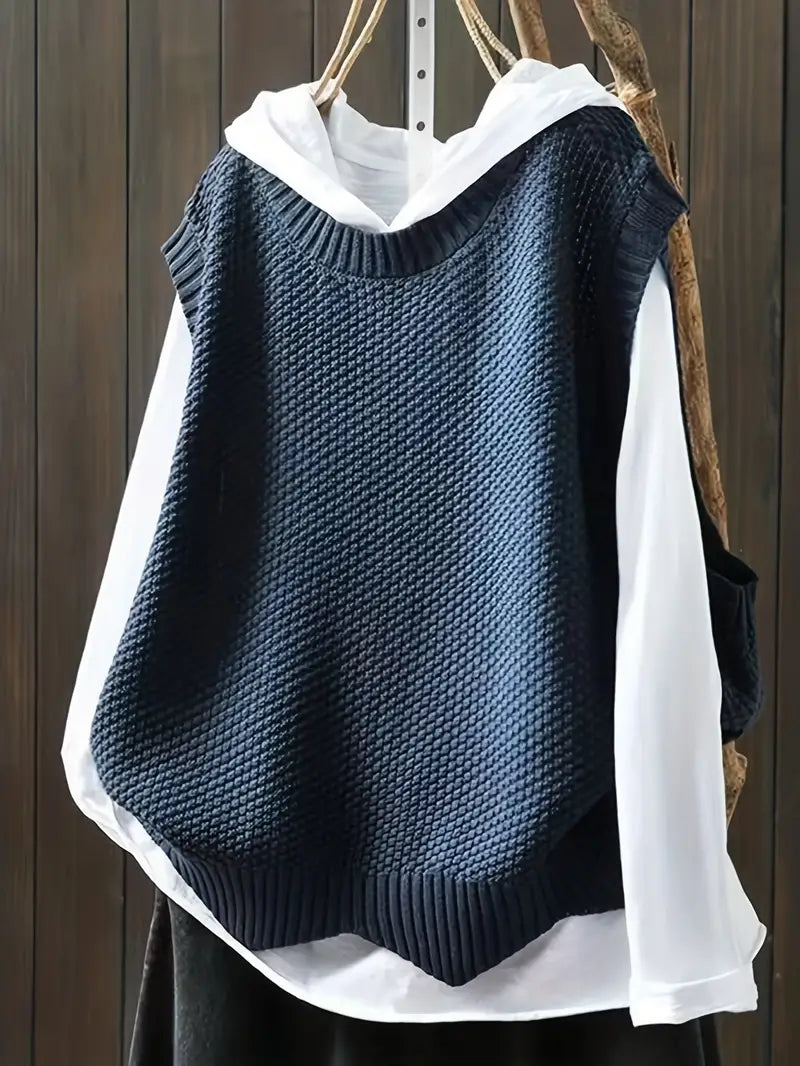 Dameærmeløs bluse med rund hals, blødt stof, tilgængelig i farverne abrikos, kaffe, sort, blå, lys khaki