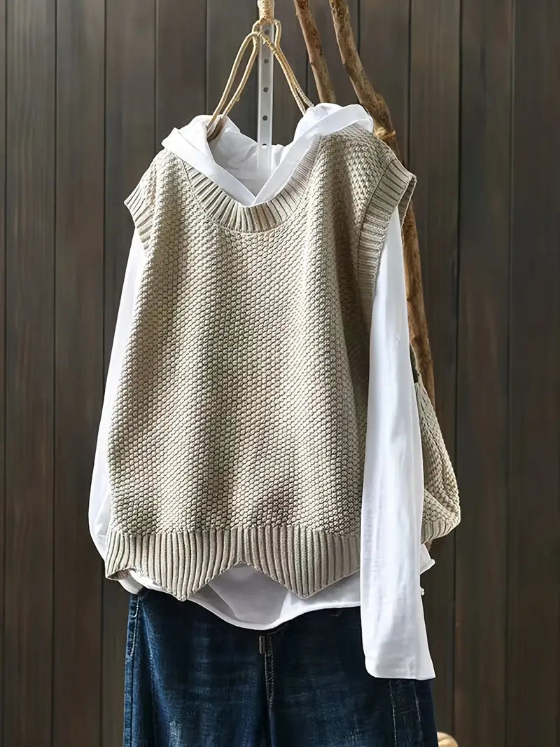 Dameærmeløs bluse med rund hals, blødt stof, tilgængelig i farverne abrikos, kaffe, sort, blå, lys khaki