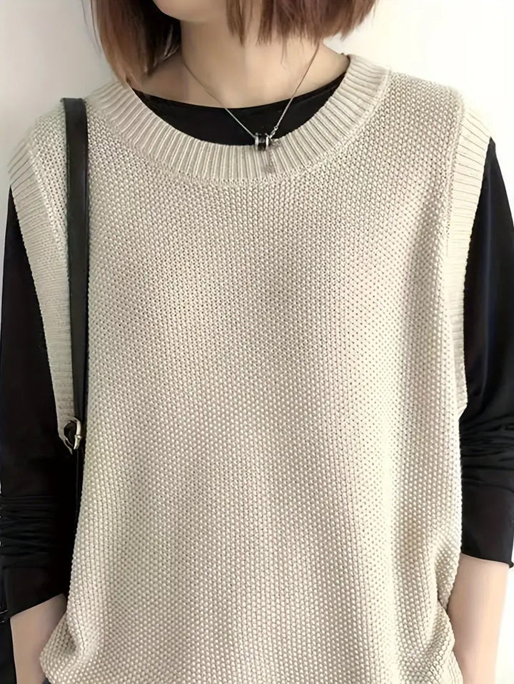 Dameærmeløs bluse med rund hals, blødt stof, tilgængelig i farverne abrikos, kaffe, sort, blå, lys khaki
