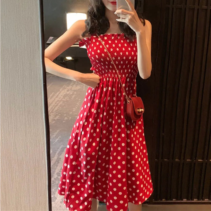 Dame ærmeløs casual kjole med polka dot mønster, let, luftig og elegant, perfekt til sommerstil.