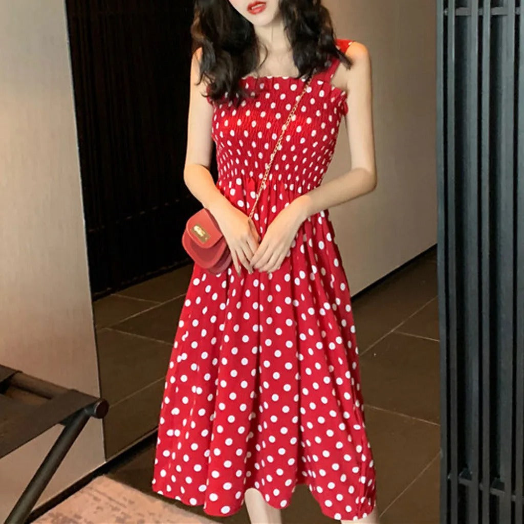 Dame ærmeløs casual kjole med polka dot mønster, let, luftig og elegant, perfekt til sommerstil.