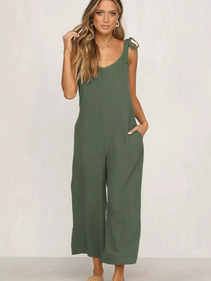 Dame jumpsuit forfra med vide ben og åben ryg, perfekt til sommeren.