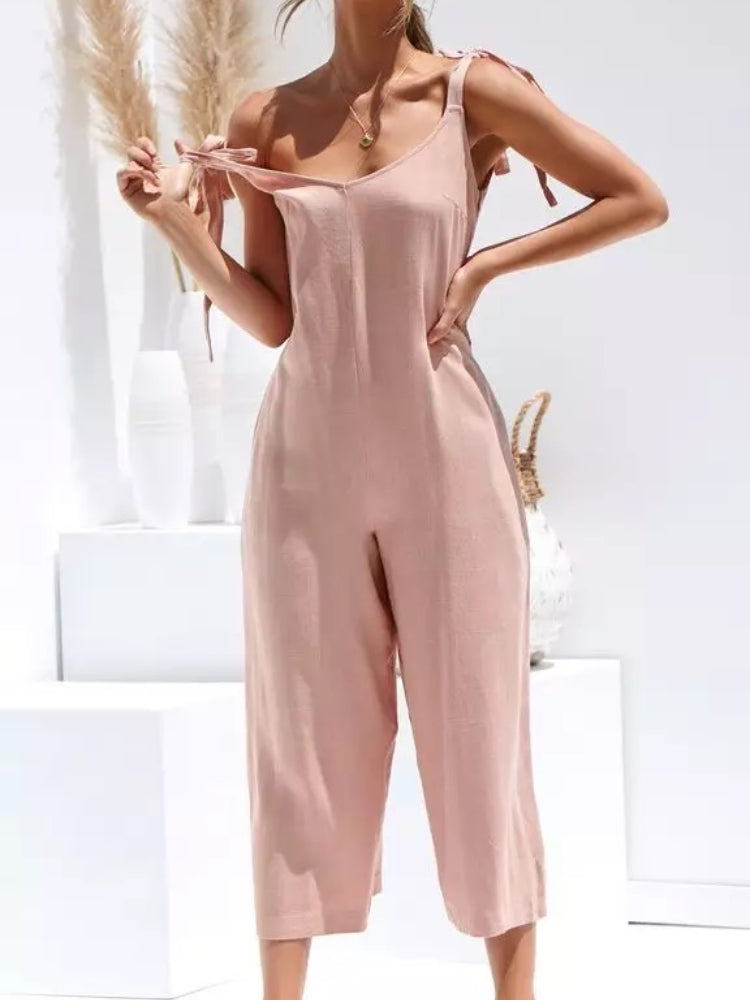 Dame jumpsuit forfra med vide ben og åben ryg, perfekt til sommeren.