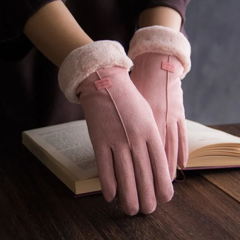 Dame Lækre Varme Handsker med Fuld Fingre - Visning af handskernes fleksibilitet og pasform på hånden.