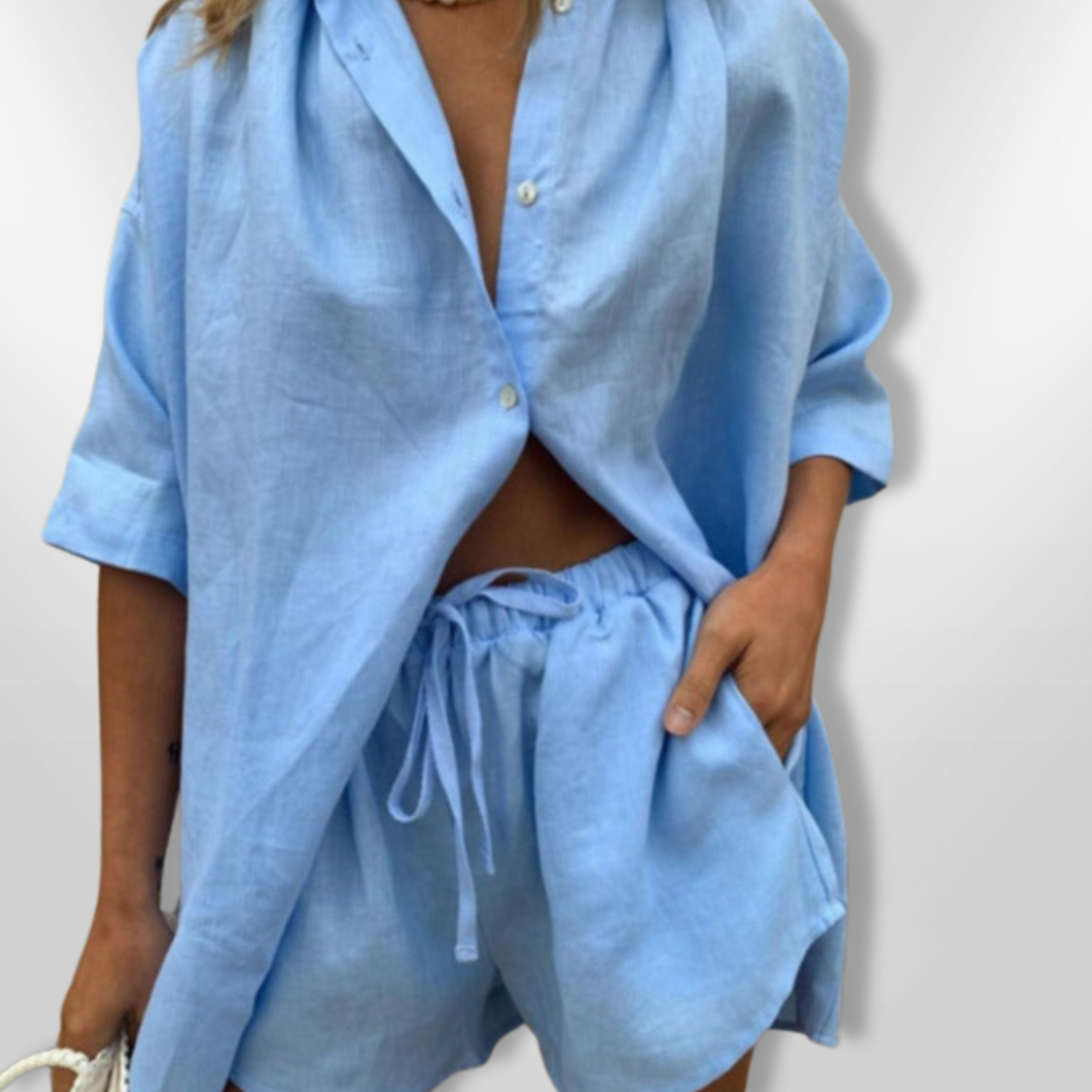 Dame sommeroutfit: Oversize skjorte og shorts, behageligt og stilfuldt look.