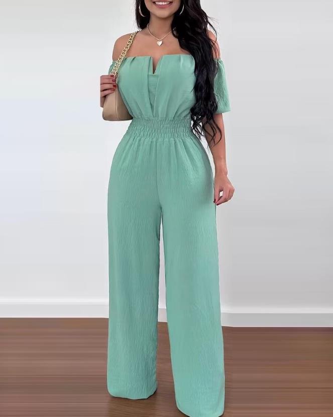 Dame sommer off-shoulder kjole med rynkede detaljer, elastisk talje