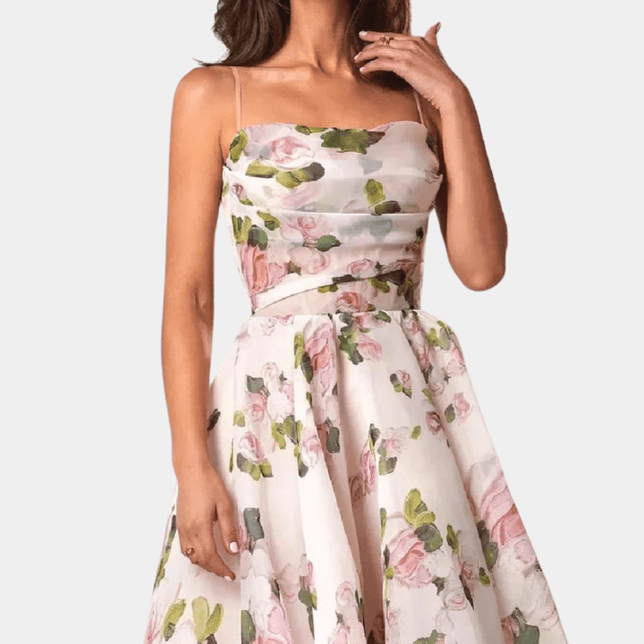 Damekjole i mellem længde, unikt design, elegant look, velegnet til fester og afslappede lejligheder.