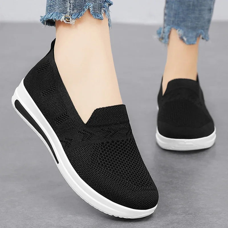 Dame forårs-sommer mesh sneakers, lette og åndbare, i hvidt mesh-materiale, perfekte til sommerbrug.