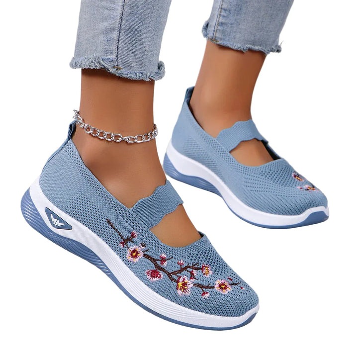 Dames komfortable sommer-sneakers med meshstof, åndbar, flad sål, sort farve, sporty look.