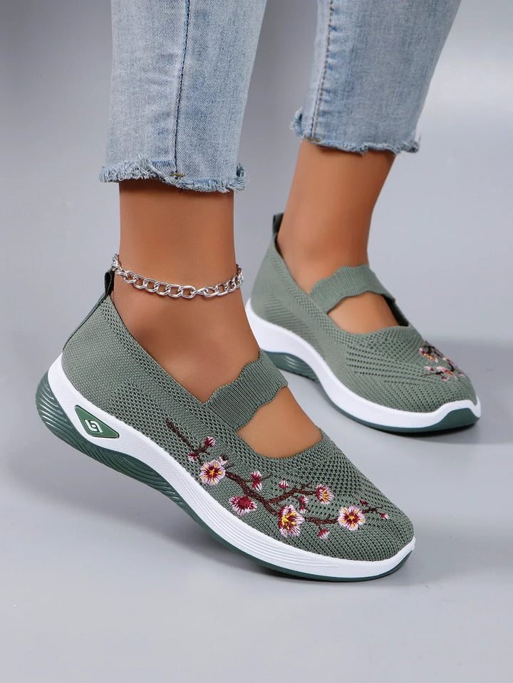 Dames komfortable sommer-sneakers med meshstof, åndbar, flad sål, sort farve, sporty look.