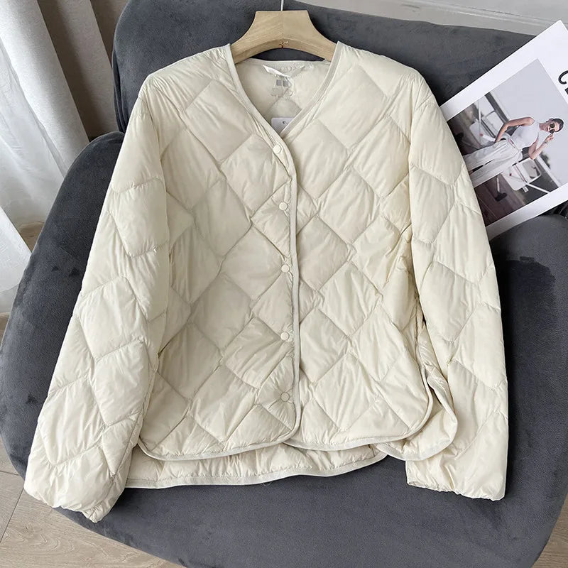 "Naisten kevyt kaulukseton puffer-takki, beige, syksyyn ja talveen, mukava ja moderni muotoilu, lämpöä arkeen."