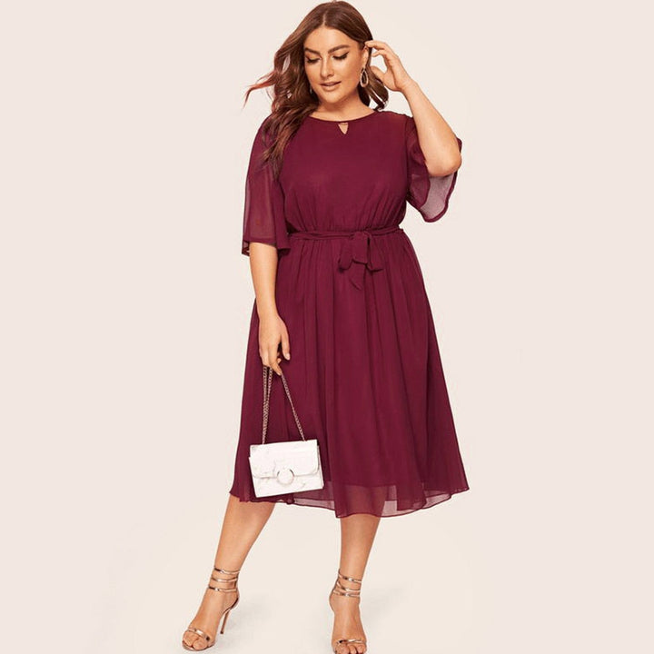 Dame sommerkjole, let og elegant, flydende chiffon, elastisk talje, perfekt til sommerfester.