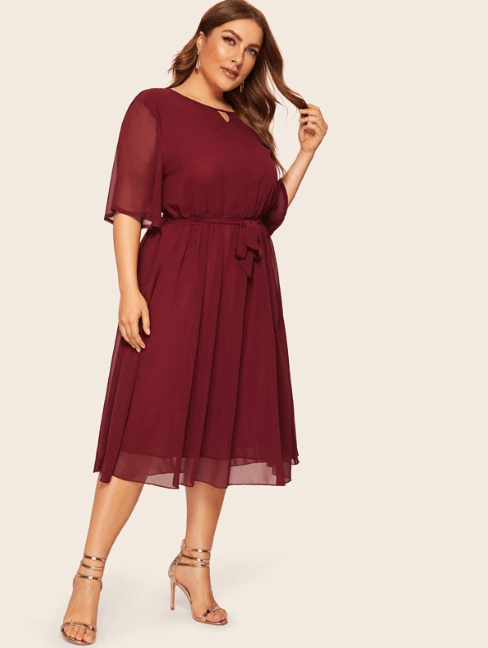 Dame sommerkjole, let og elegant, flydende chiffon, elastisk talje, perfekt til sommerfester.