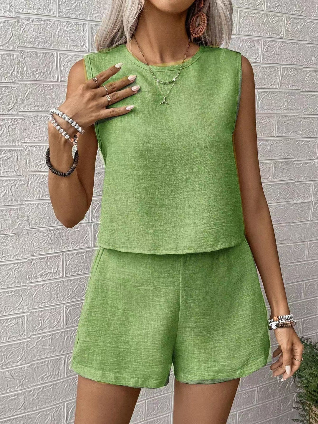 Dame lettvægt vævet cropped top og shorts sæt, åndbar og afslappet outfit til sommerdage, lys nuance.