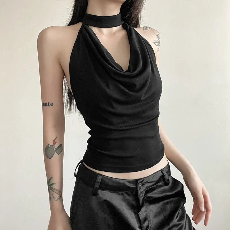 Dame let sort halterneck-top – minimalistisk design og afslappet pasform til sommer og lag-på-lag.