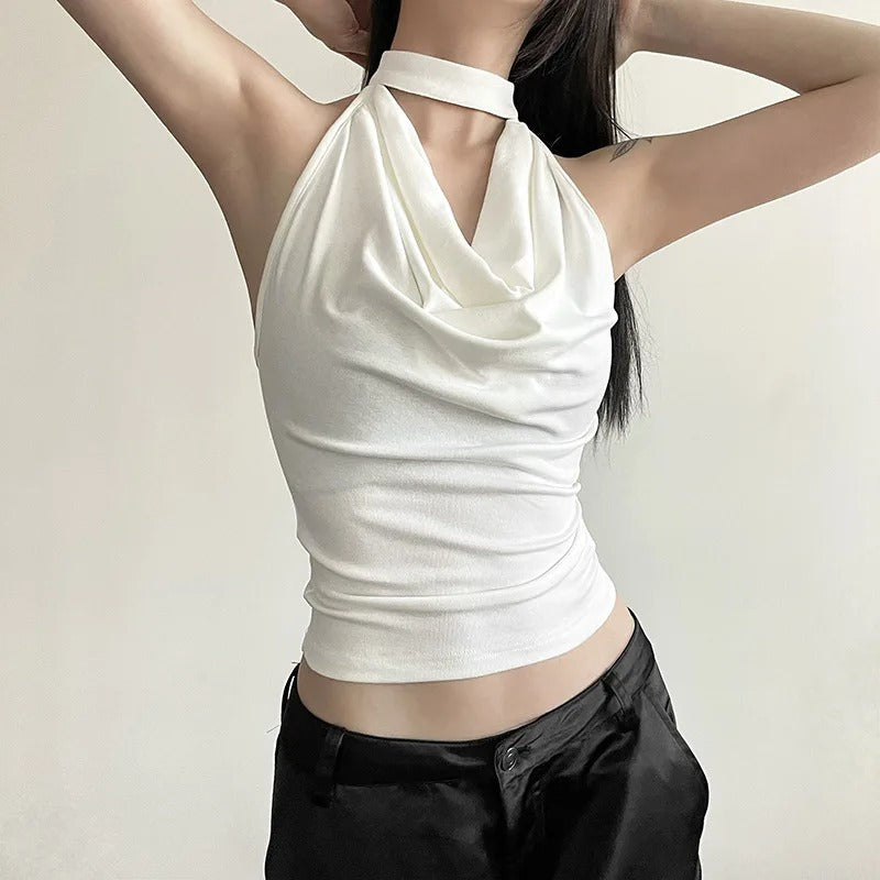 Dame let sort halterneck-top – minimalistisk design og afslappet pasform til sommer og lag-på-lag.