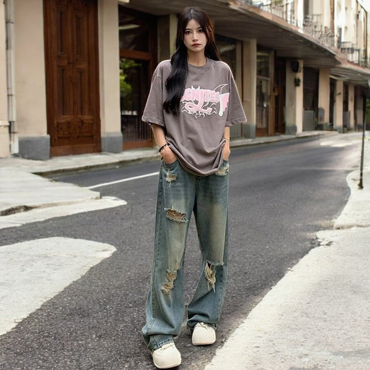 Dame jeans med høj talje og brede ben, vintage stil, blå, flatterende snit, trendy mode.