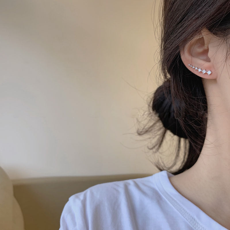 Dame øreringe, syv hjerter design, guld og sølv, stilfulde og fint bearbejdede, perfekt tilføjelse til ethvert outfit.