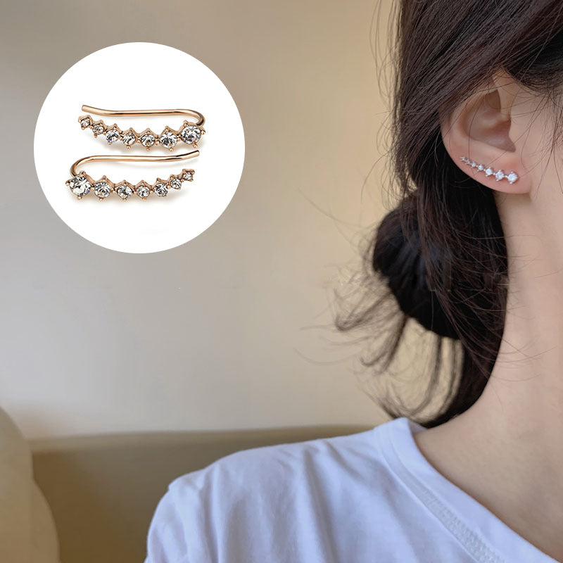 Dame øreringe, syv hjerter design, guld og sølv, stilfulde og fint bearbejdede, perfekt tilføjelse til ethvert outfit.