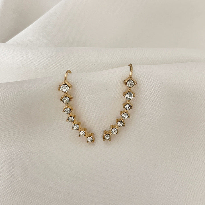 Dame øreringe, syv hjerter design, guld og sølv, stilfulde og fint bearbejdede, perfekt tilføjelse til ethvert outfit.