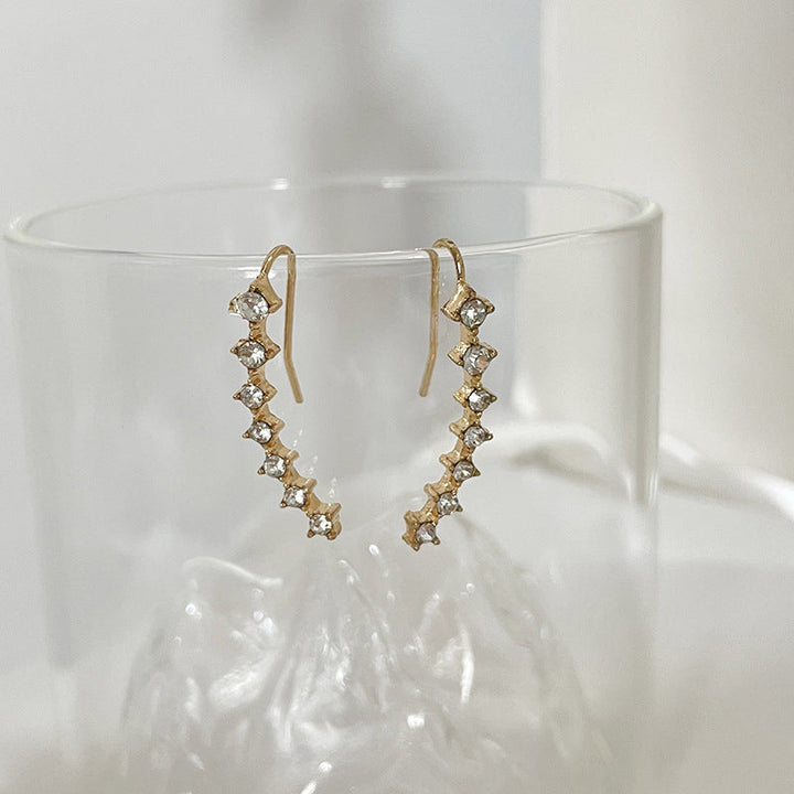 Dame øreringe, syv hjerter design, guld og sølv, stilfulde og fint bearbejdede, perfekt tilføjelse til ethvert outfit.