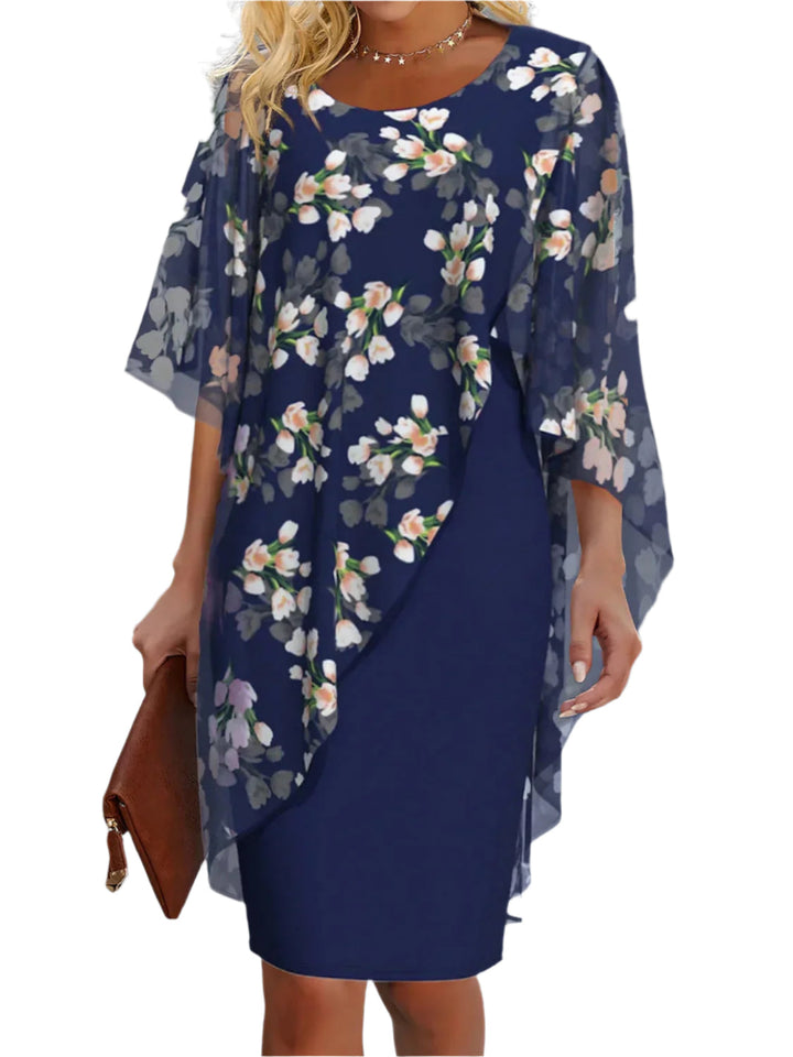 Dame blomstret chiffon kjole, let og åndbar, H-linjesnit og rund halsudskæring. Flerfarvet blomstermønster.