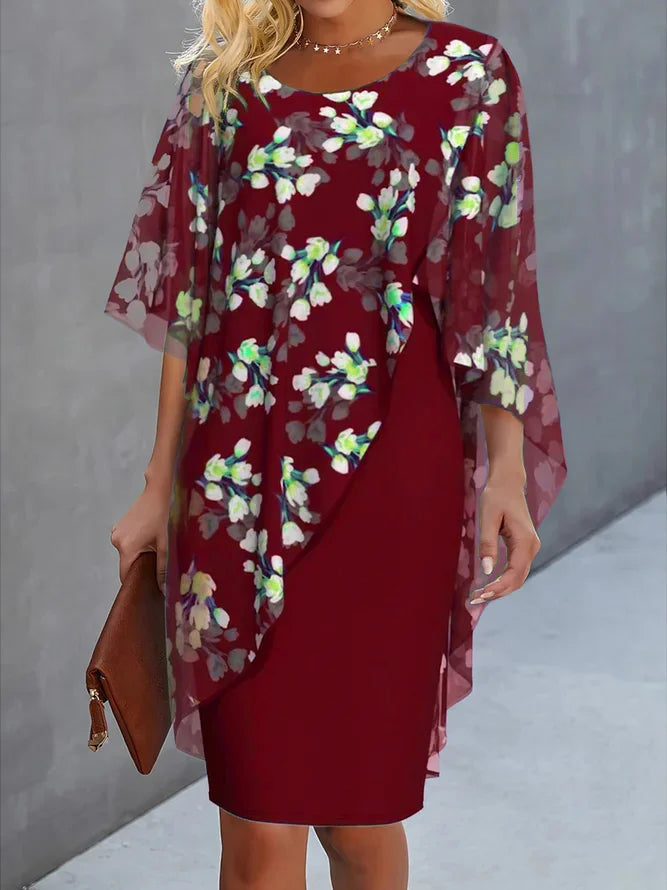 Dame blomstret chiffon kjole, let og åndbar, H-linjesnit og rund halsudskæring. Flerfarvet blomstermønster.