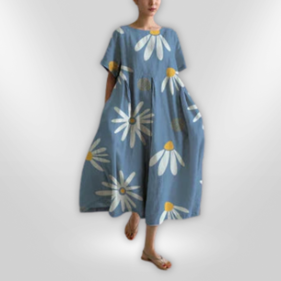 Dame blomstret sommerkjole i bomuld, blødt og åndbart stof, livligt blomstermønster, afslappet pasform og stilfuld.