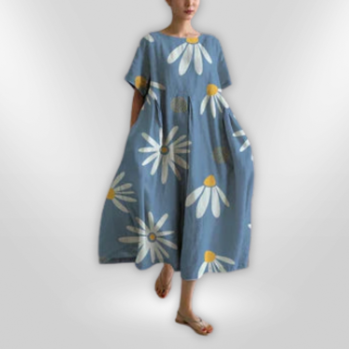 Dame blomstret sommerkjole i bomuld, blødt og åndbart stof, livligt blomstermønster, afslappet pasform og stilfuld.