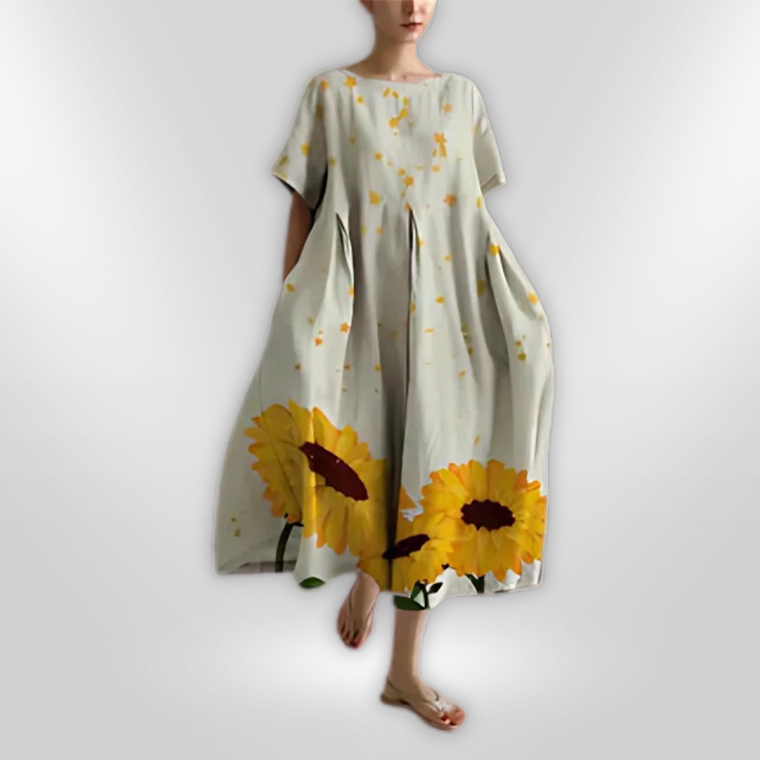 Dame blomstret sommerkjole i bomuld, blødt og åndbart stof, livligt blomstermønster, afslappet pasform og stilfuld.