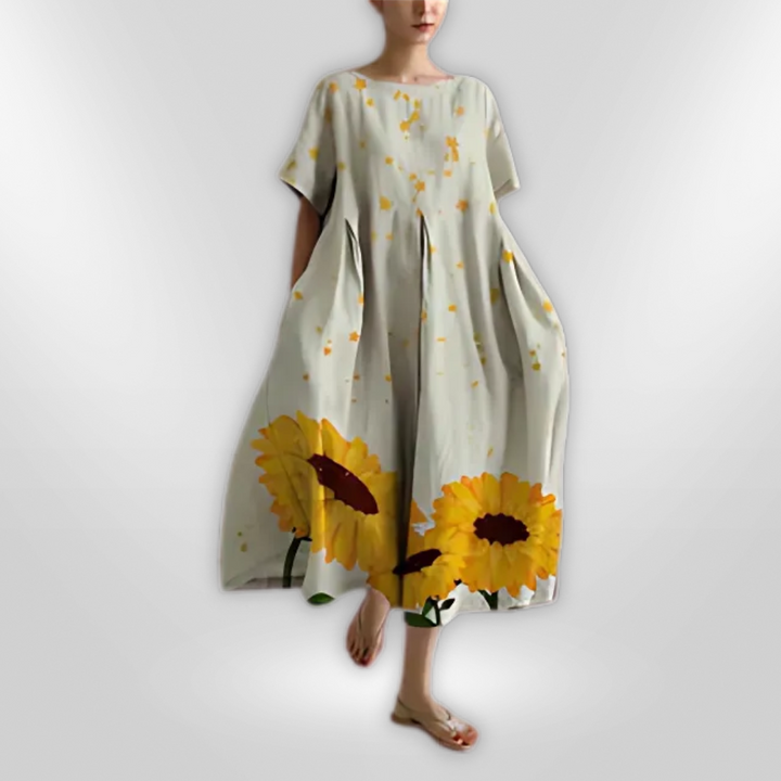 Dame blomstret sommerkjole i bomuld, blødt og åndbart stof, livligt blomstermønster, afslappet pasform og stilfuld.