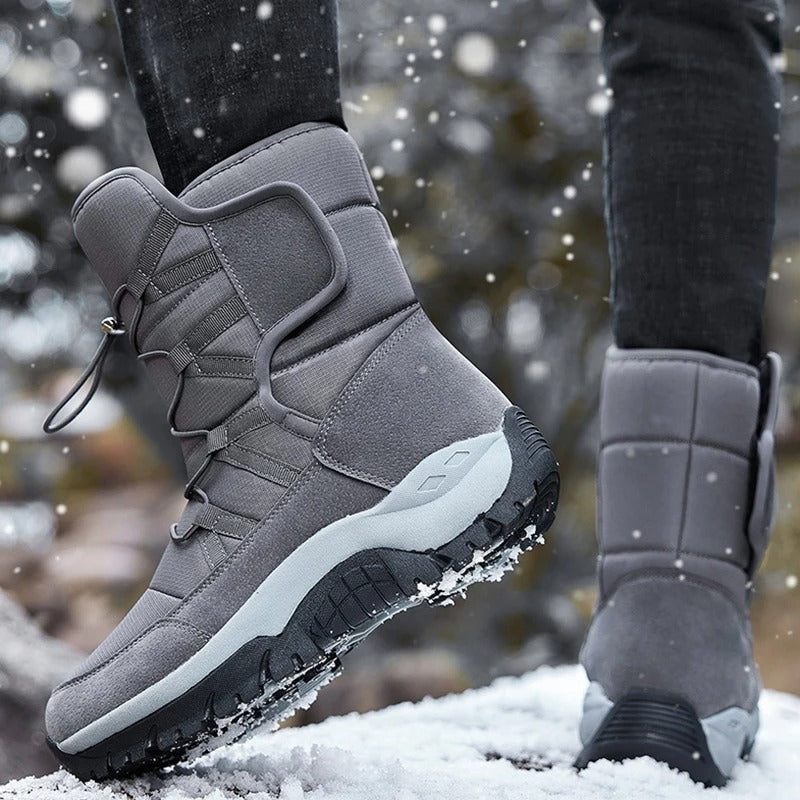 Dame vinterstøvler, sorte, tyk foring, vandtæt, højt skaft, flad sål.