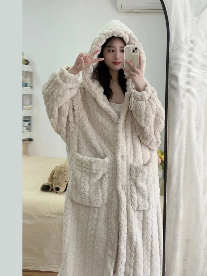 Dame varm fleece morgenkåbe, blød, grå, elegant design, praktiske lommer, perfekt komfort.
