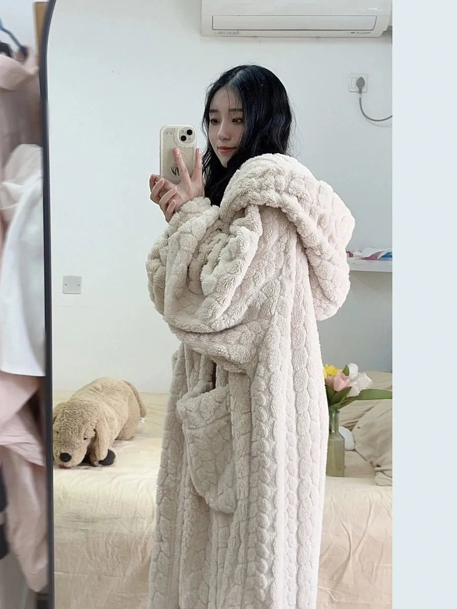 Dame varm fleece morgenkåbe, blød, grå, elegant design, praktiske lommer, perfekt komfort.