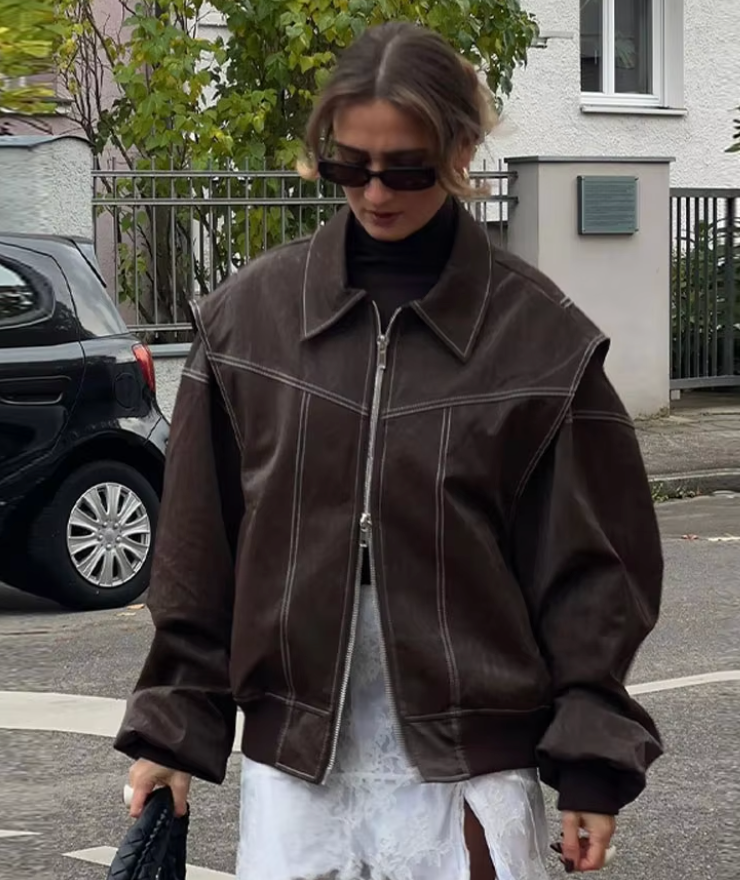 Dame varm oversized bomberjakke i beige, med ribkanter og lynlås, moderne og behagelig efterårsjakke